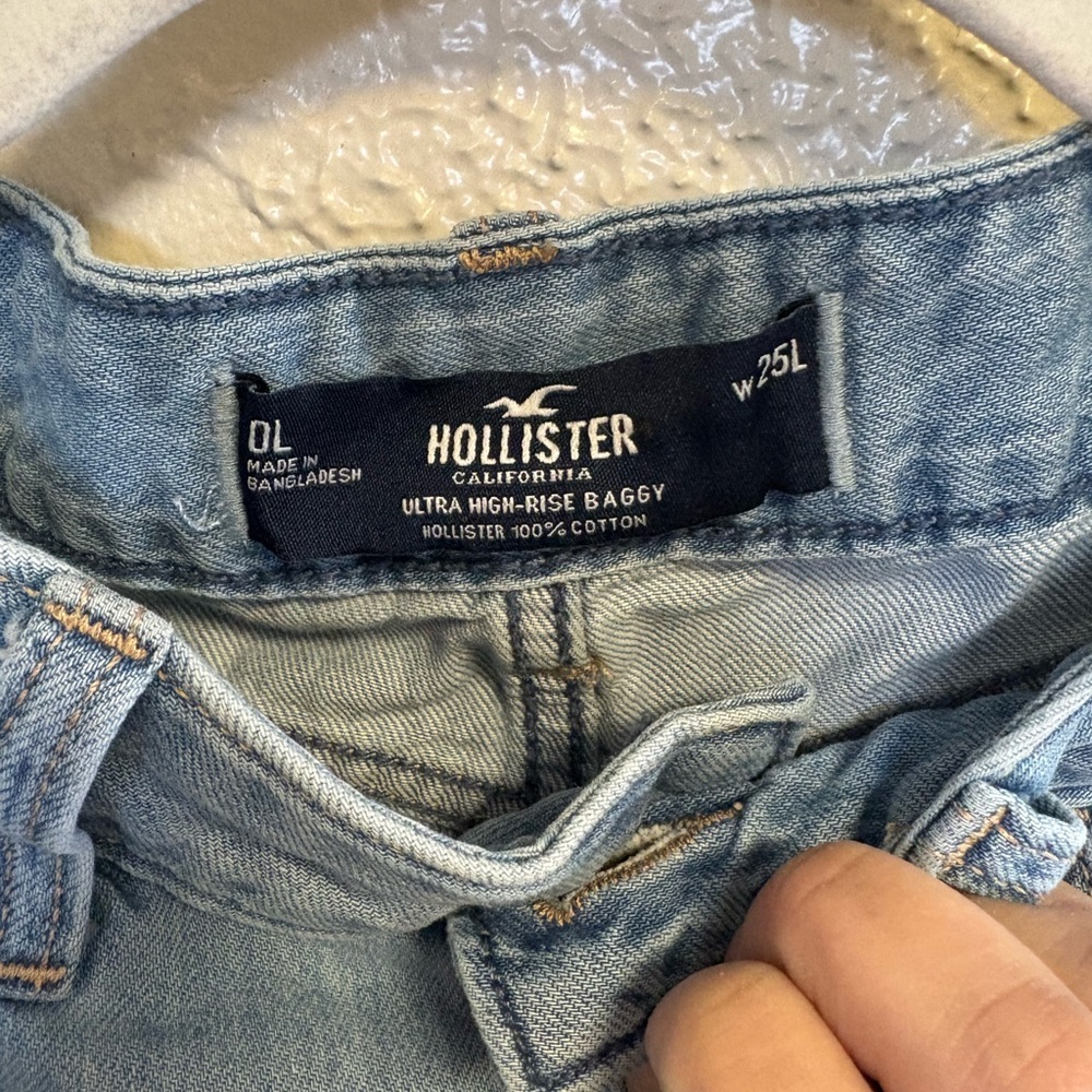 Hollister Women's High-Rise Baggy Jeans - Light Blue